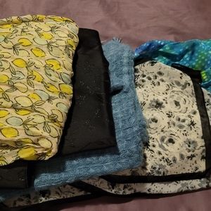Lot of 16 scarves